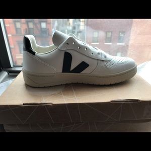 Veja V-10 white black sneakers, size 7